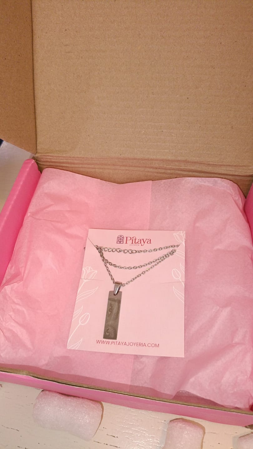 Customer photo review of Collar Placa Vertical Personalizado