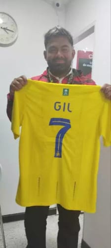 Foto de Omar R. con su compra