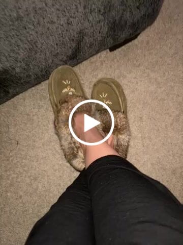Customer video review of Women's Rabbit Fur Thunderbird Beaded Moccasins