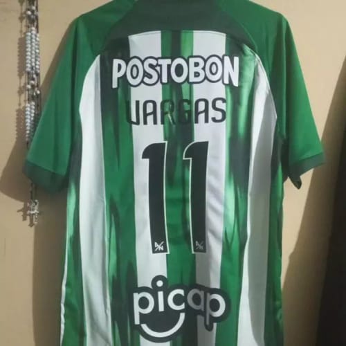 Foto de Alonso V. con su compra