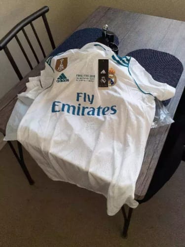 Foto de Noel G. con su compra