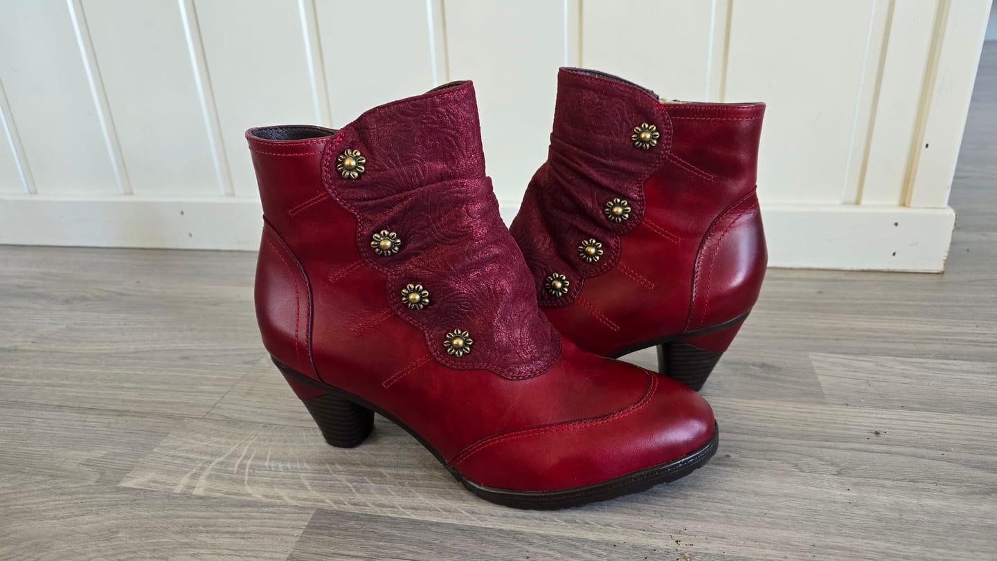 Customer photo review of Retro Handmade Floral Stitching Button Boots