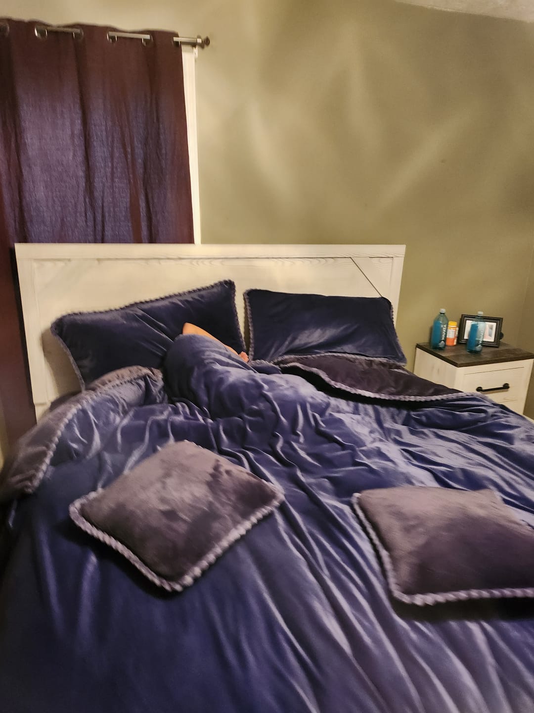 Customer photo review of Amorgos Fine Velvet Bedding Set
