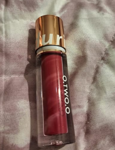 Customer photo review of O.TWO.O ULTRA STAY LOLEPOP LIPSTICK