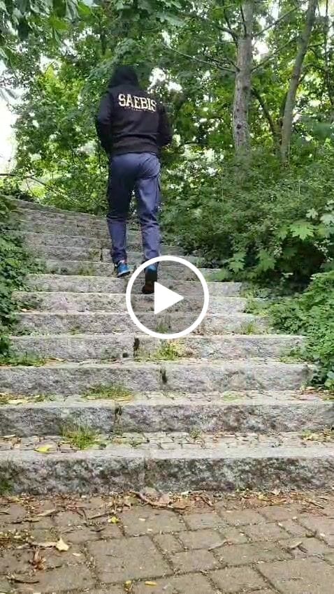 Customer video review of Lifestyle Herren Zip Hoodie Gold Edition mit Reißverschluss by SAEBIS®