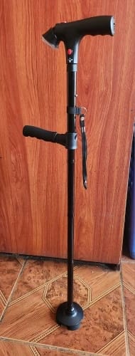 Customer photo review of Gehstock alu schwarz mit alarm, led, 4 punkt fuß, faltbar