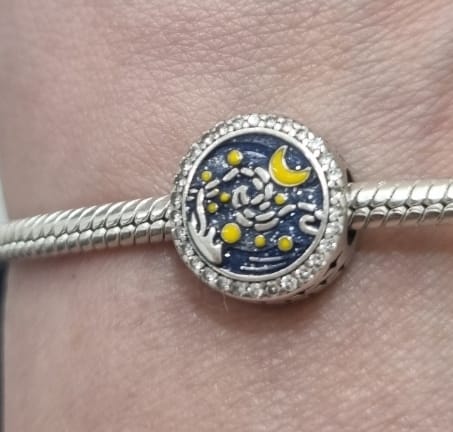 Customer photo review of Charm Noche Estrellada de Van Gogh