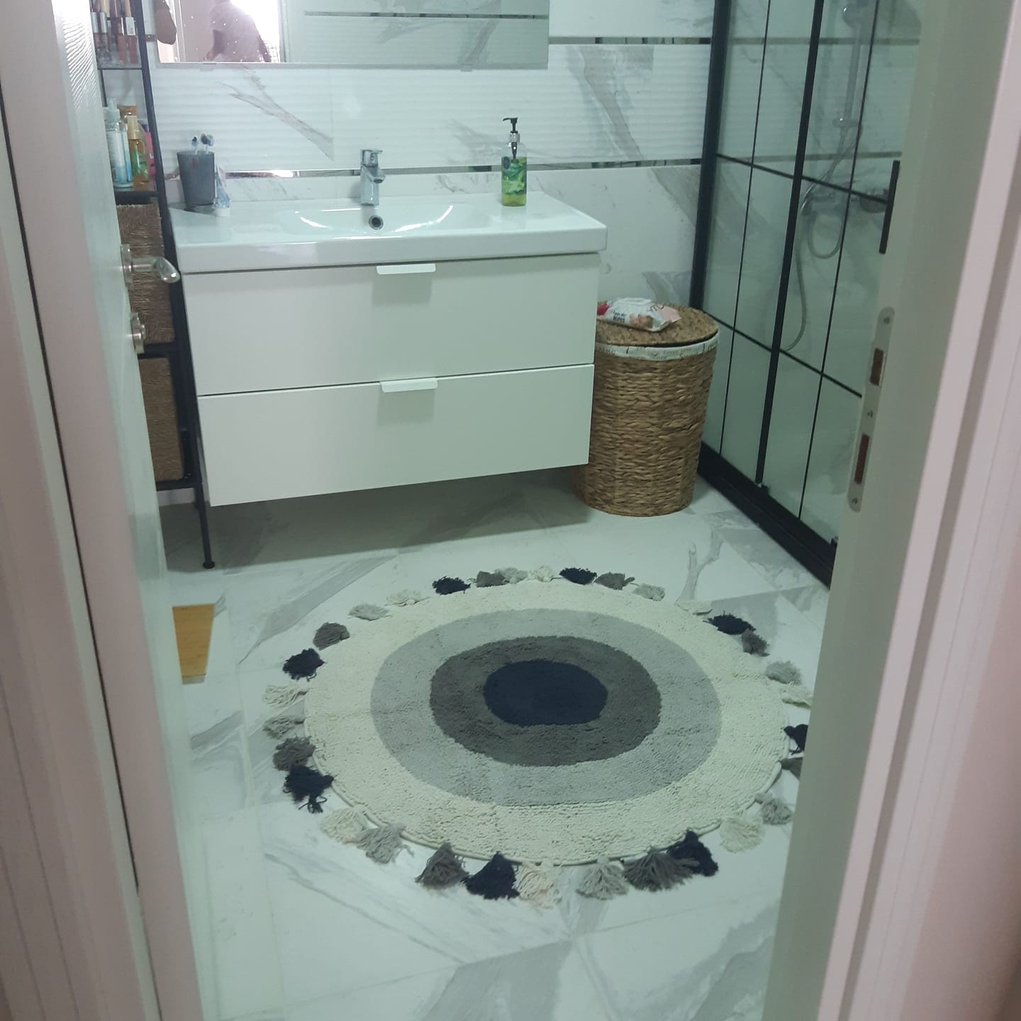 Customer photo review of Laura Yuvarlak Banyo Paspası %100 Pamuk 100x100 Bej