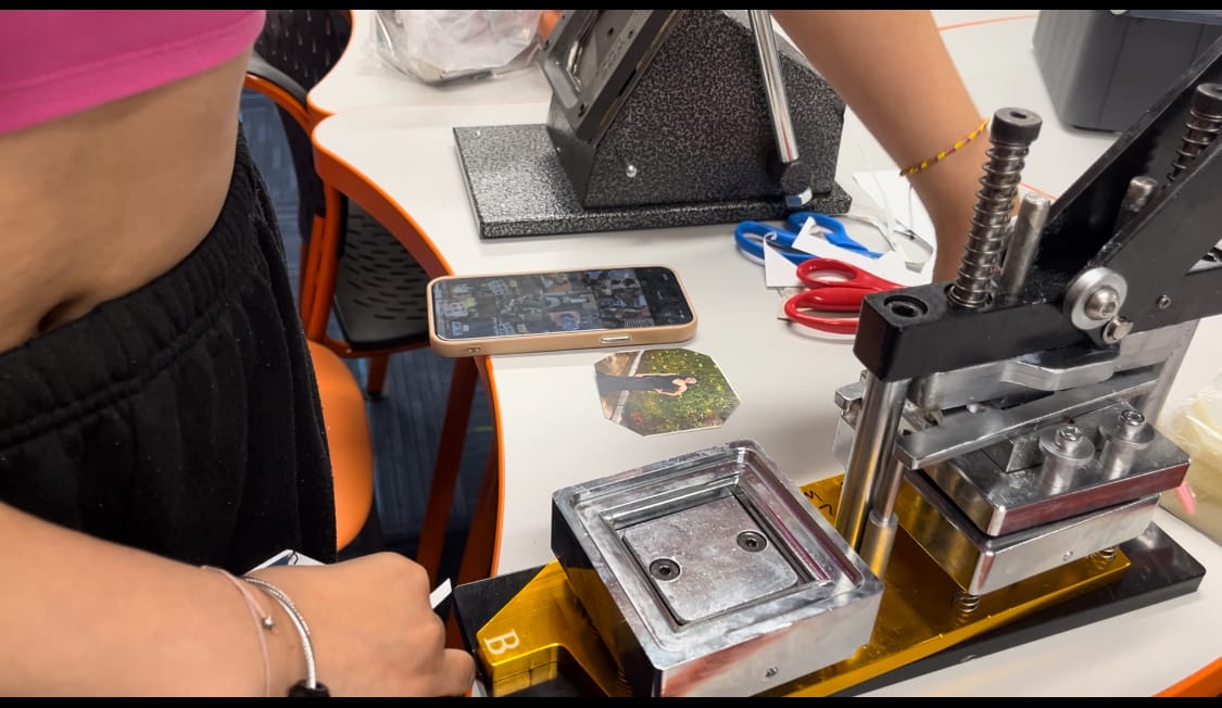 Customer photo review of 63x63mm Refrigerator Magnets Machine maker With Paper Cutter And 1000 sets of Materials