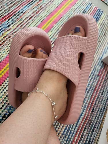 Customer photo review of HappyFlops Original