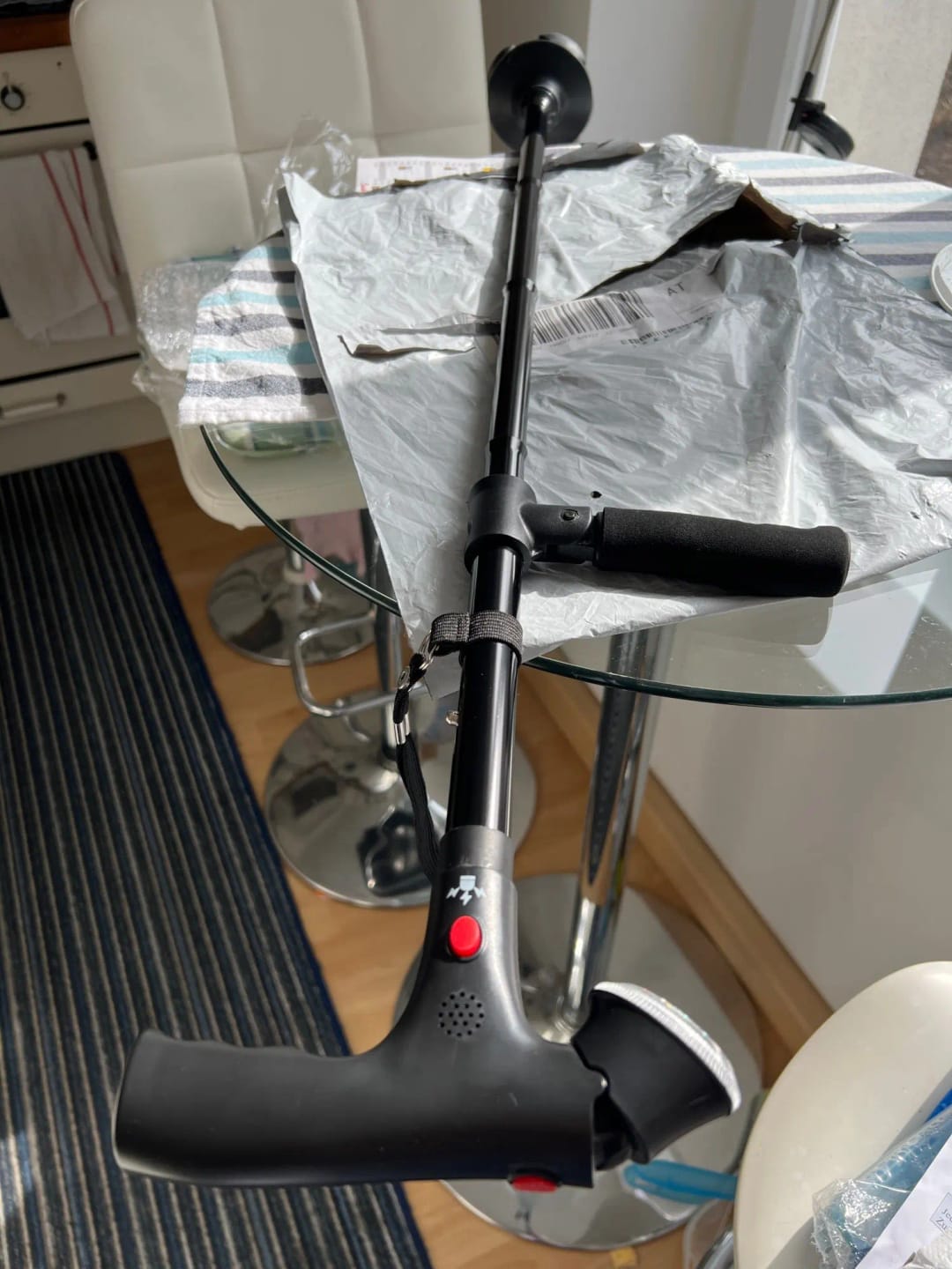 Customer photo review of Gehstock alu schwarz mit alarm, led, 4 punkt fuß, faltbar