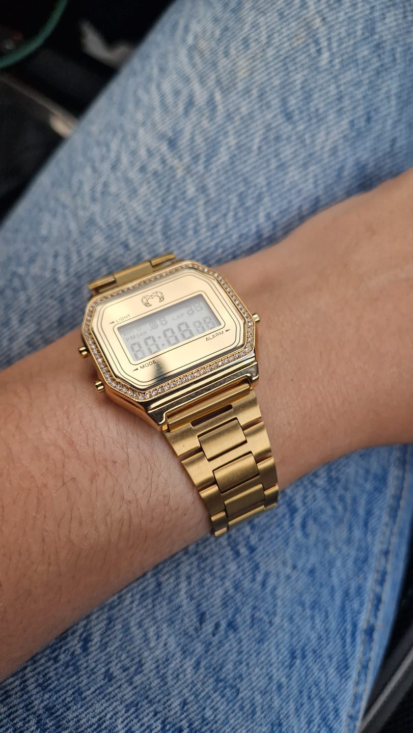 Customer photo review of Reloj Digital Vintage Brillo ~ Oro