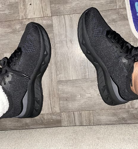 Customer photo review of Feethit Women‘s Lightweight Walking Shoes