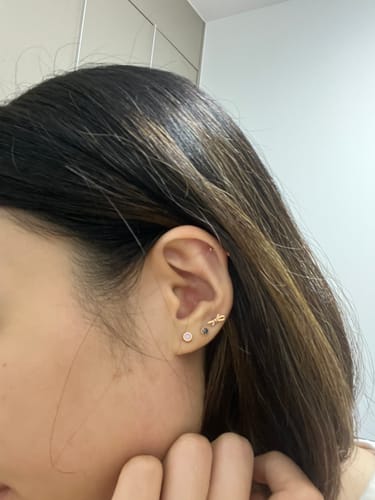 Customer photo review of Miss. Doux Gold One-sided Piercing JDRER3S104S