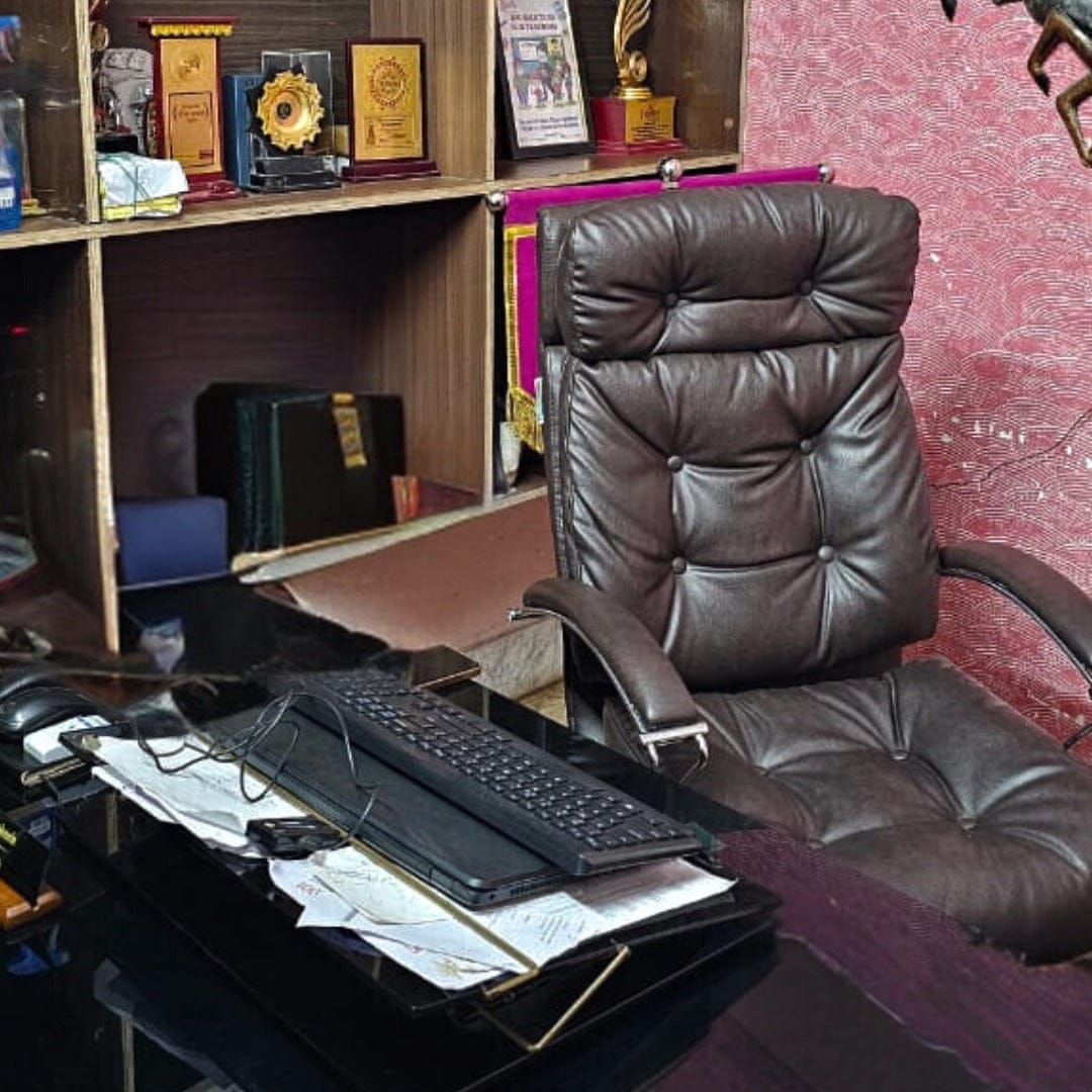 Customer photo review of Ettorez GRANDEUR Ultra Premium Boss Chair