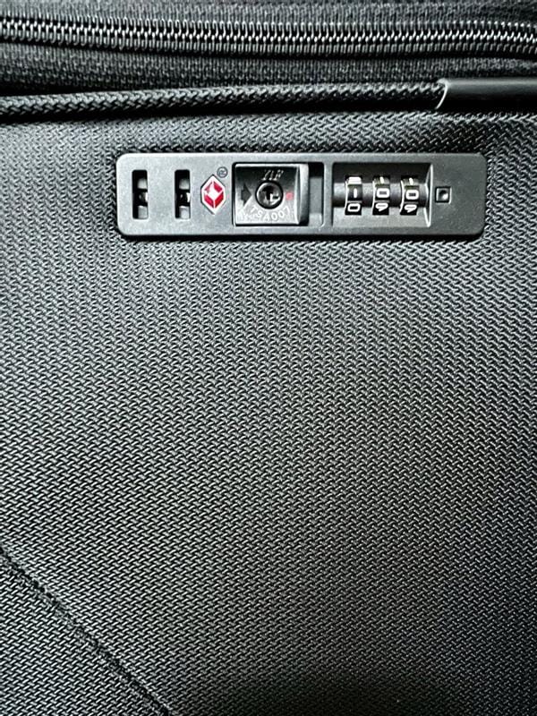Customer photo review of Avalon Softside Medium Check-In Expandable Spinner