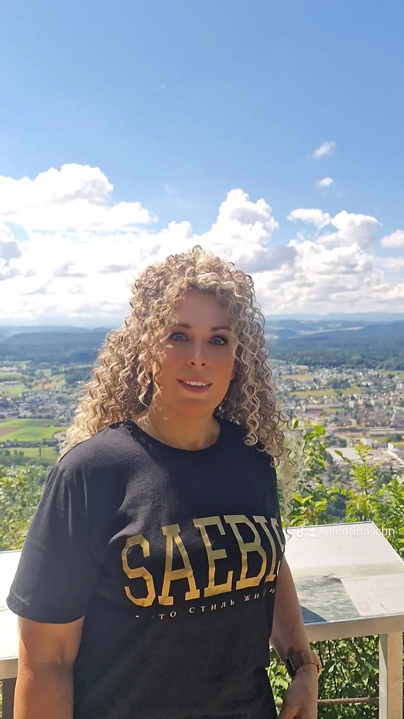 Customer photo review of Lifestyle Damen Oversized T-Shirt Gold Edition by SAEBIS®
