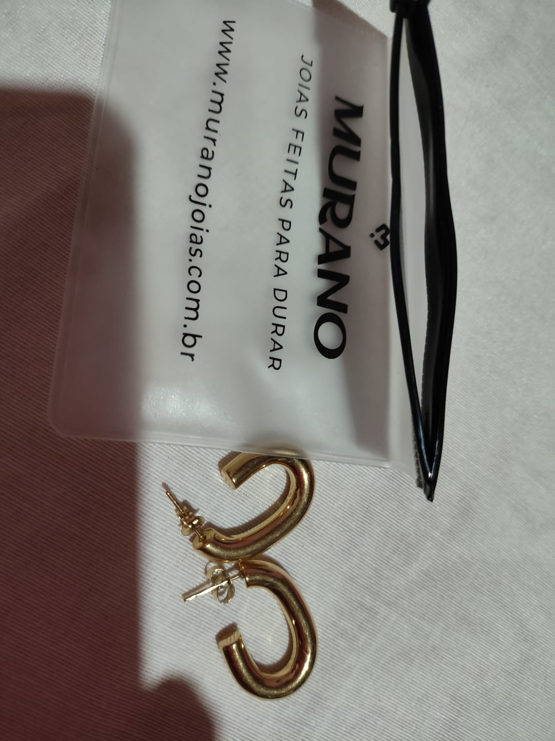 Customer photo review of Brinco Argola Piper Banhado em Ouro 18k