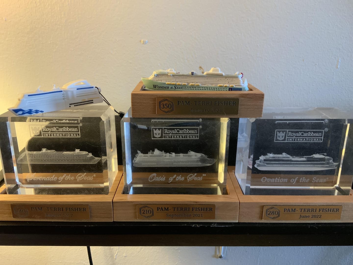 Customer photo review of Cruise Milestone crystal block base