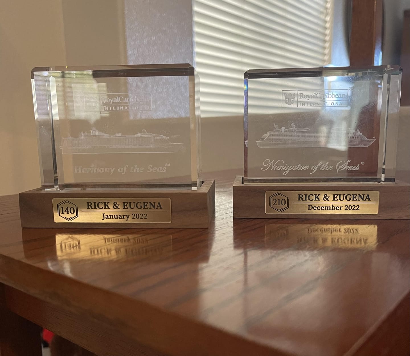 Customer photo review of Cruise Milestone crystal block base