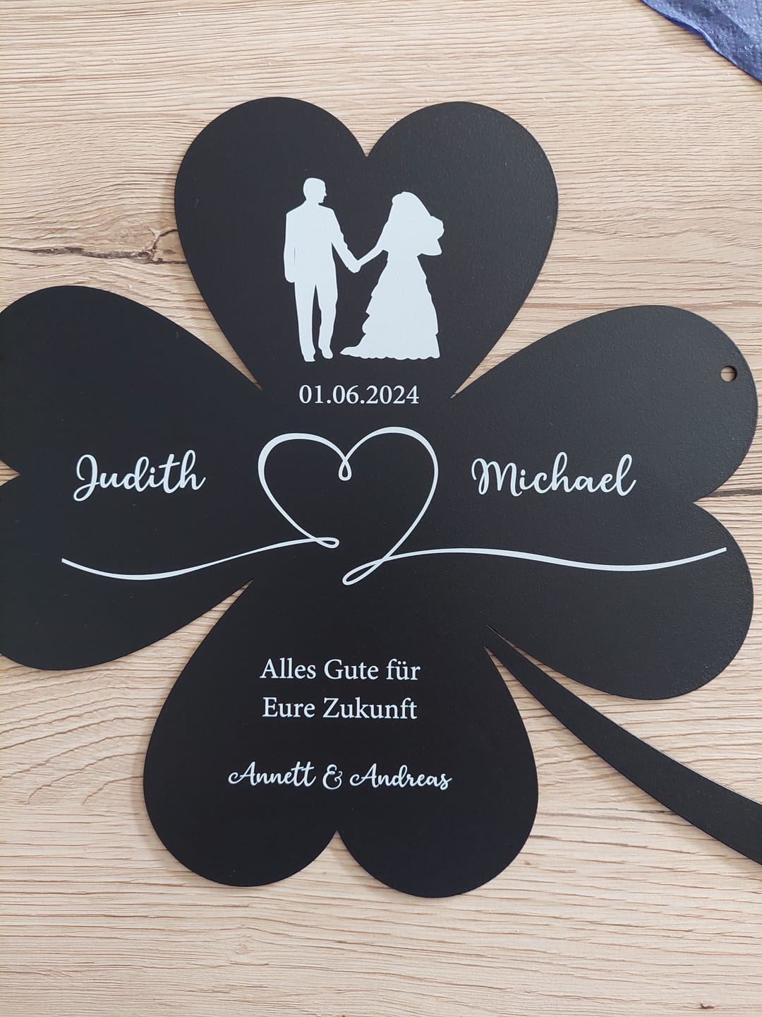 Customer photo review of Ausgefallenes Hochzeitsgeschenk: Glückskleeblatt IV zur Hochzeit - personalisierbar