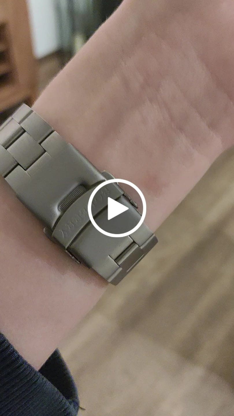 Customer video review of VOYAGER - 100M Waterproof Titanium Automatic Field Watch | White-bracelet