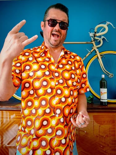 Customer photo review of Chemise à manches courtes de plage d'été à cercle géométrique vintage orange des années 70 pour hommes