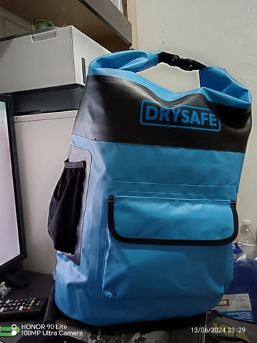 Customer photo review of Mochila Seca 40 Litros 100% Impermeable - Drysafe - Celeste