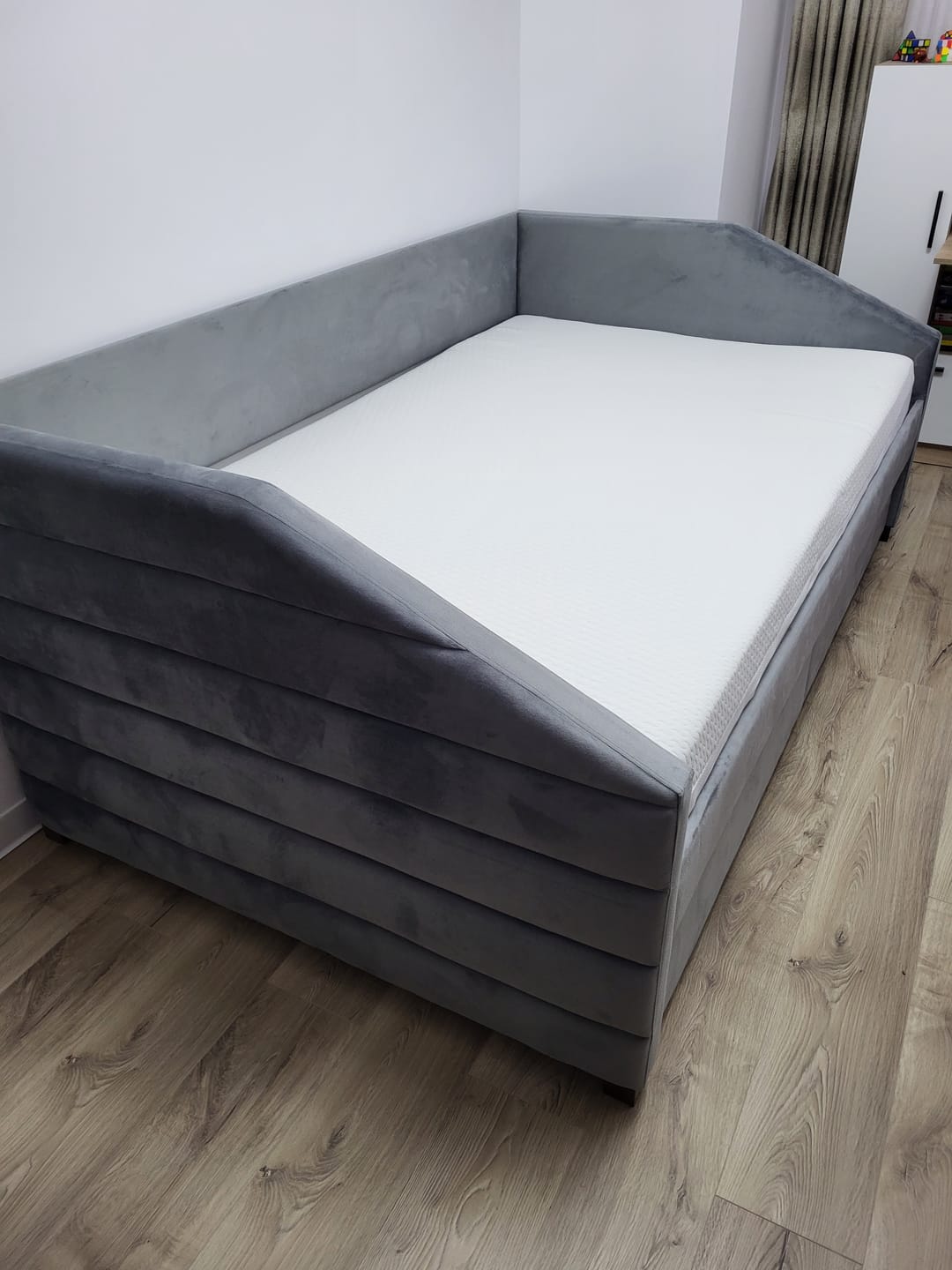 Customer photo review of Pat NADIA 120x200, stofa catifelata gri, cu somiera si sertare