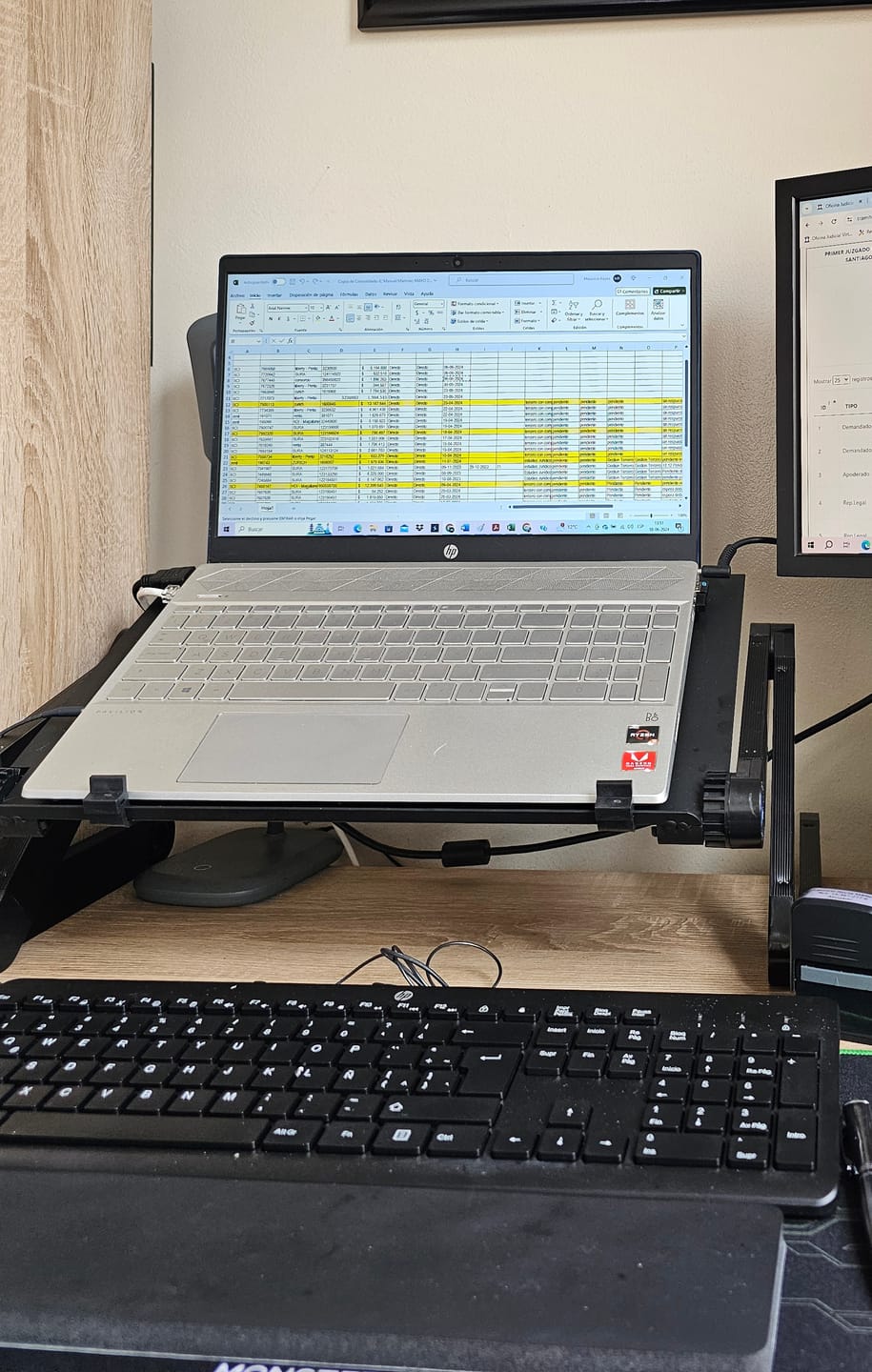 Customer photo review of Soporte Mesa Multifuncional Notebook