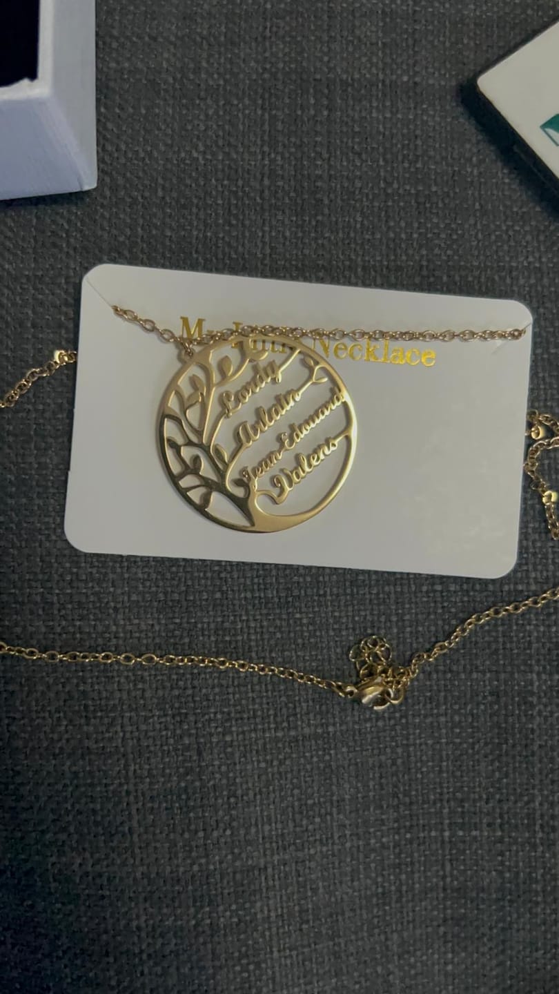 Customer photo review of Collier Prénom Arbre Généalogique - Arbre de vie