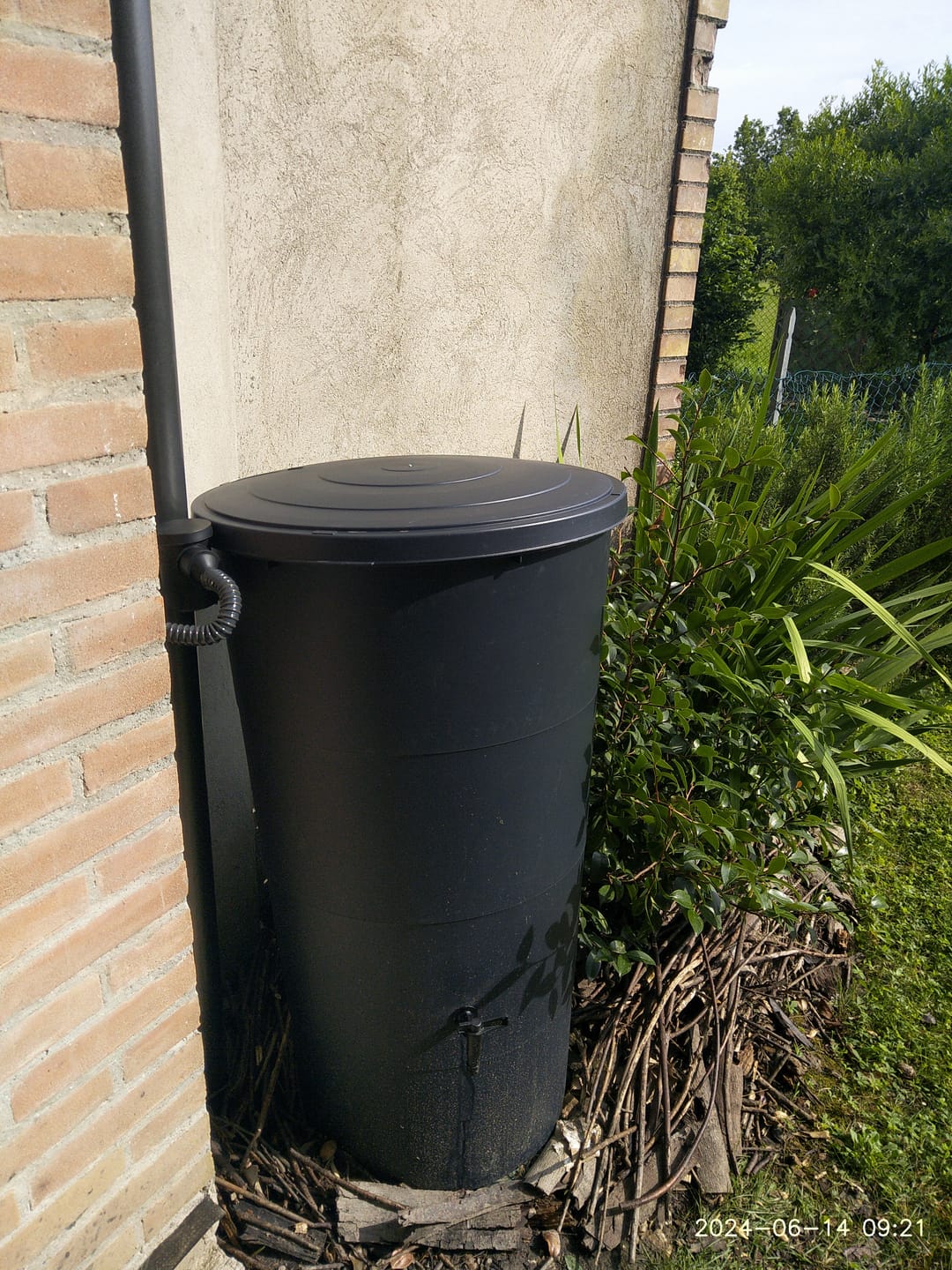 Customer photo review of YourCasa Regentonne mit Regensammler und Wasserhahn - 80/160/200L