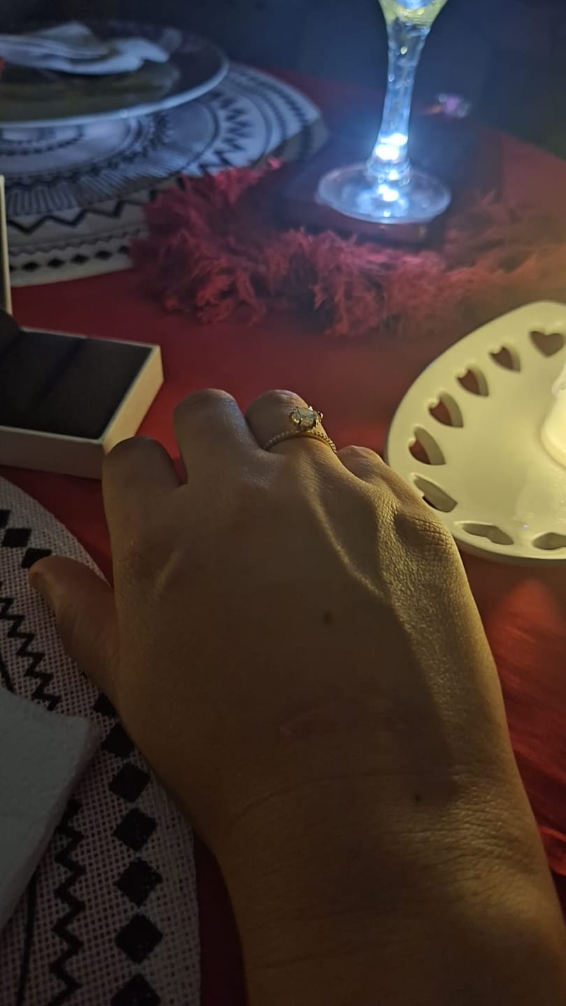 Customer photo review of Anel Solitário Noivado