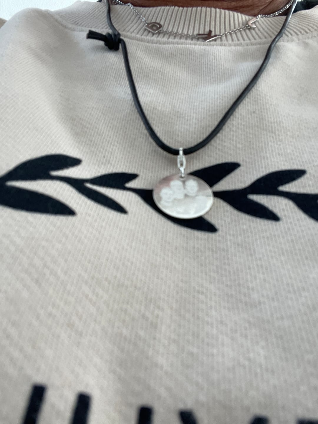 Customer photo review of KETTENANHÄNGER DENISE SILBER 18MM MIT KARABINER / FOTOGRAVUR