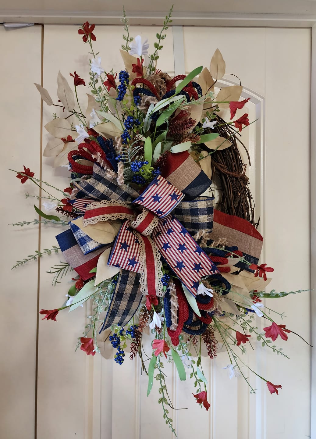 Customer photo review of 14" Oval Grapevine Wreath - DECOE-033