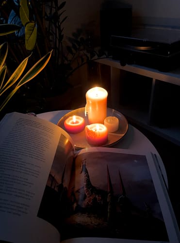 Lukas A. review of A. Kriščiūno darbų albumas „Paveikslai ir istorijos“ image 1 out of 1