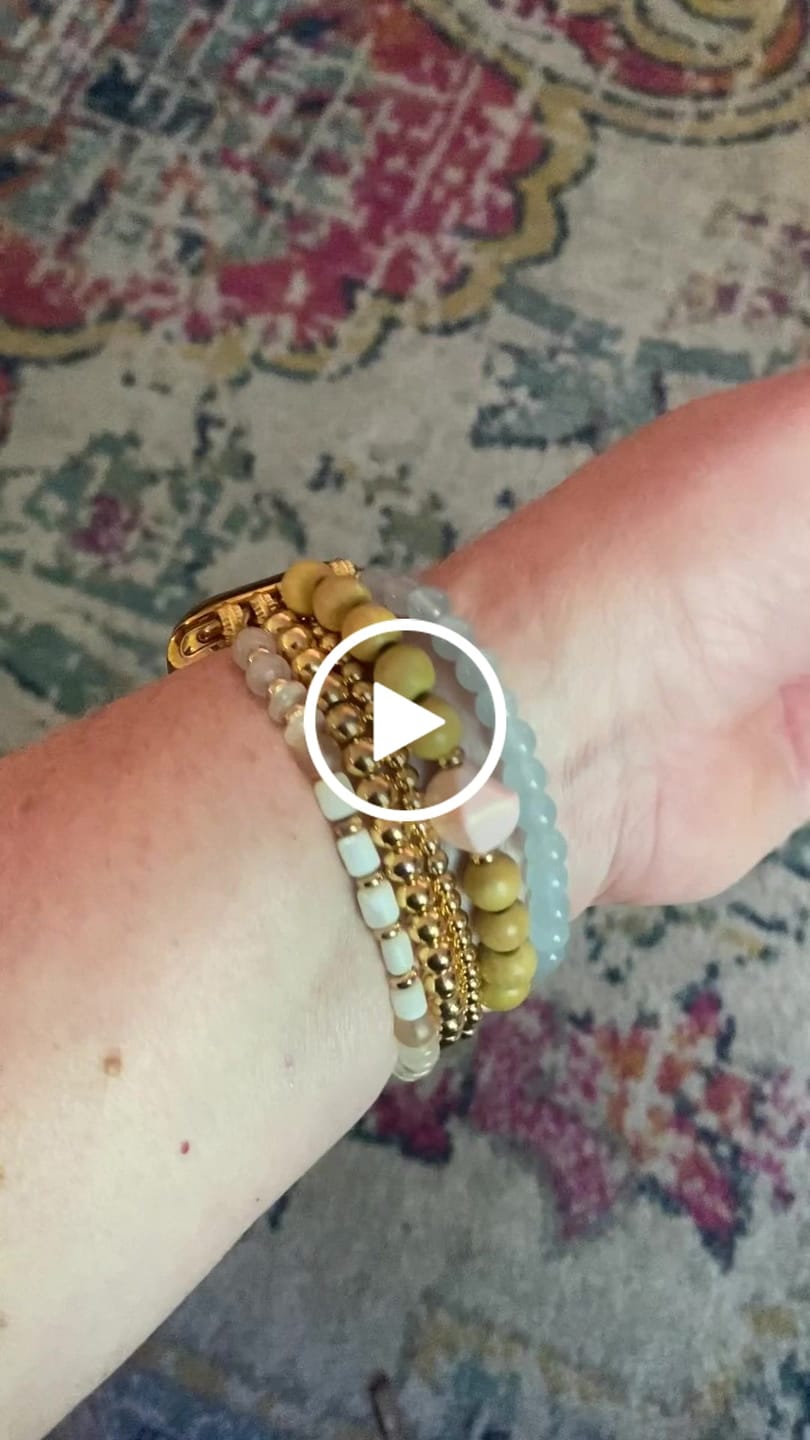Customer video review of Apricot Mist Stretch Apple Watch Strap