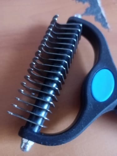 Customer photo review of Vixinx PetBrush™ - Prevent flying hairs (1 + 1 free)