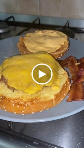 Customer video review of Burger Day Box con bun segreti!