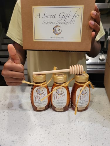 Customer photo review of 1/2 Lb Peach Infused Honey - Gift Set