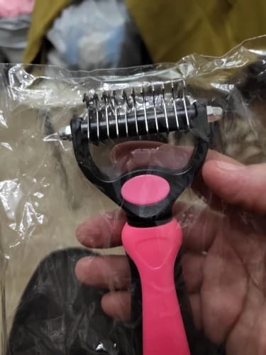 Customer photo review of Vixinx PetBrush™ - Prevent flying hairs (1 + 1 free)