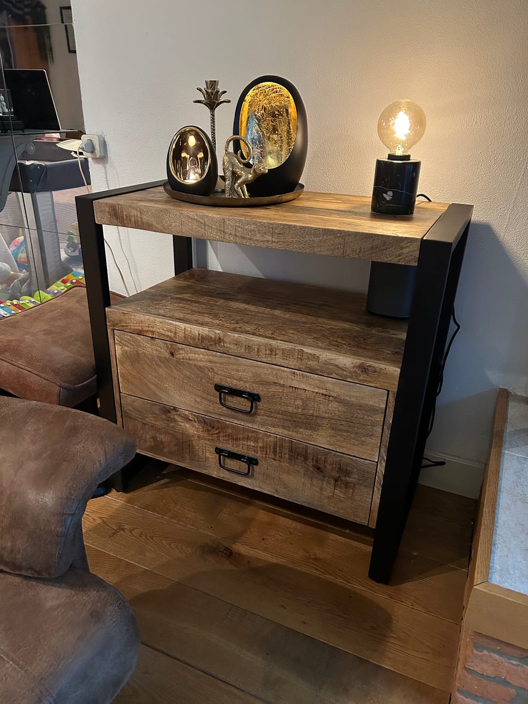Customer photo review of Mangohout kastje met 2 lades Industrieel Design | Mangohout en Staal | 80x40x80cm