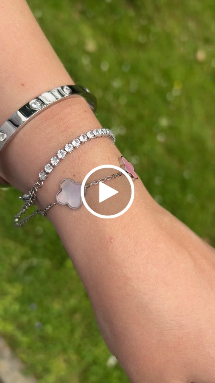 Customer video review of Rosa Perlmutt Clover Armband | 18K vergoldet