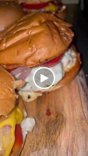 Customer video review of Burger Day Box con bun segreti!