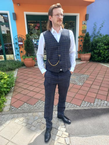 Customer photo review of Three-piece suit Shelby