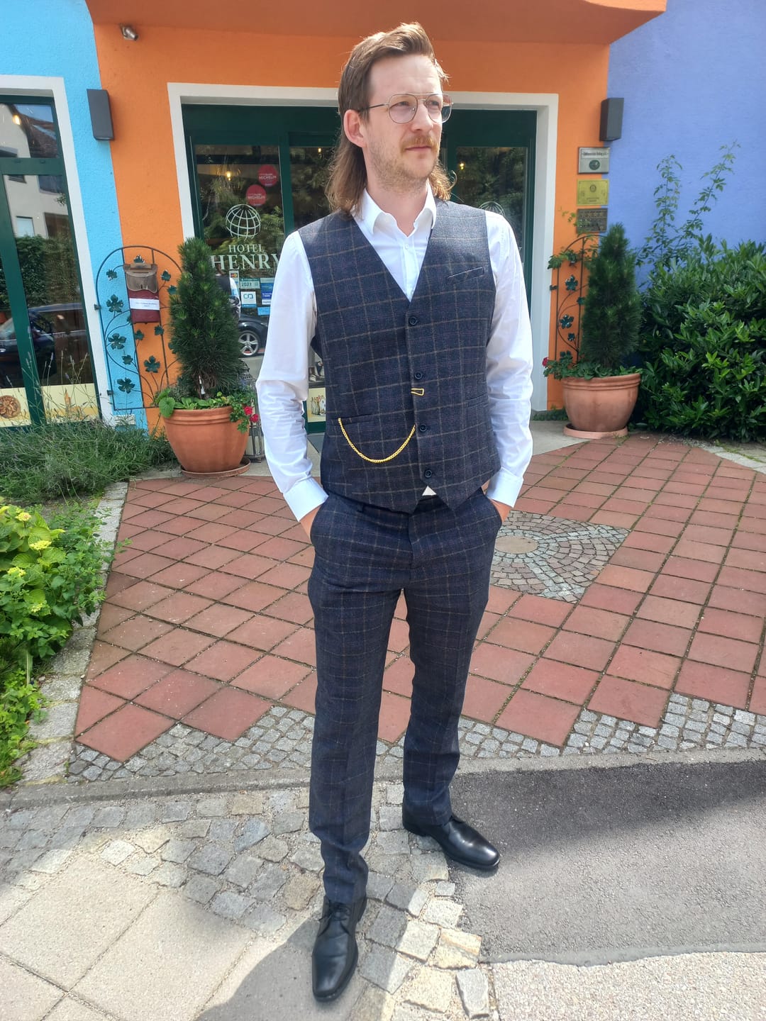 Customer photo review of Three-piece suit Shelby