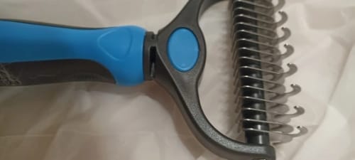 Customer photo review of Vixinx PetBrush™ - Prevent flying hairs (1 + 1 free)