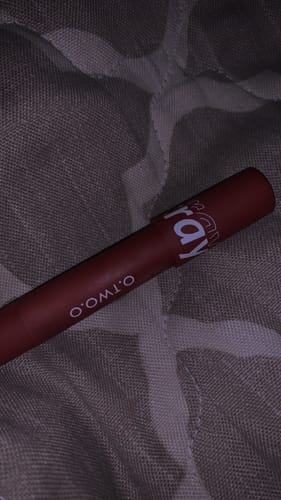 Customer photo review of O.TWO.O VELVET MATTE LIPSTICK PEN (CRAYON)