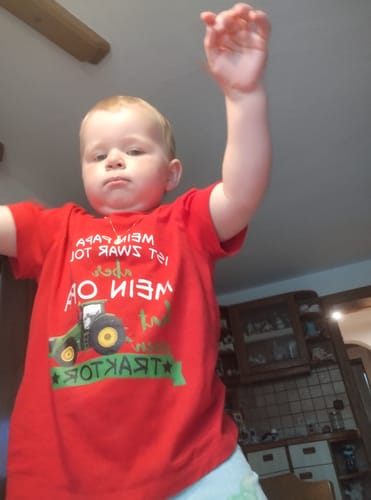 Customer photo review of Mein Papa ist zwar toll aber mein Opa hat einen Traktor  - Kinder Premium Organic T-Shirt