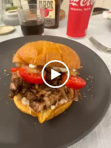 Customer video review of Burger Day Box con bun segreti!